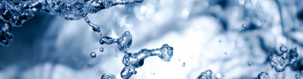 Wasser pflegt und kühlt die Haut